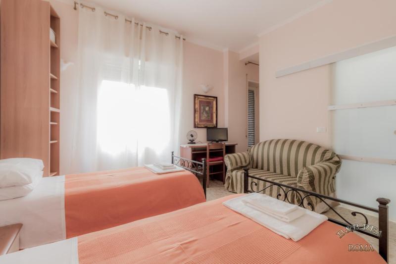 Triple Room with Private Bathroom image 4