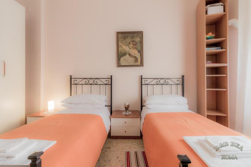 Triple Room with Private Bathroom image 3