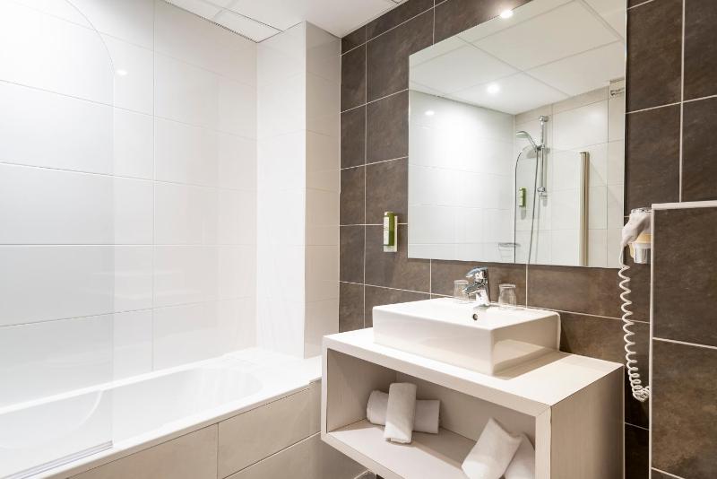 Superior Suite with Balcony image 3