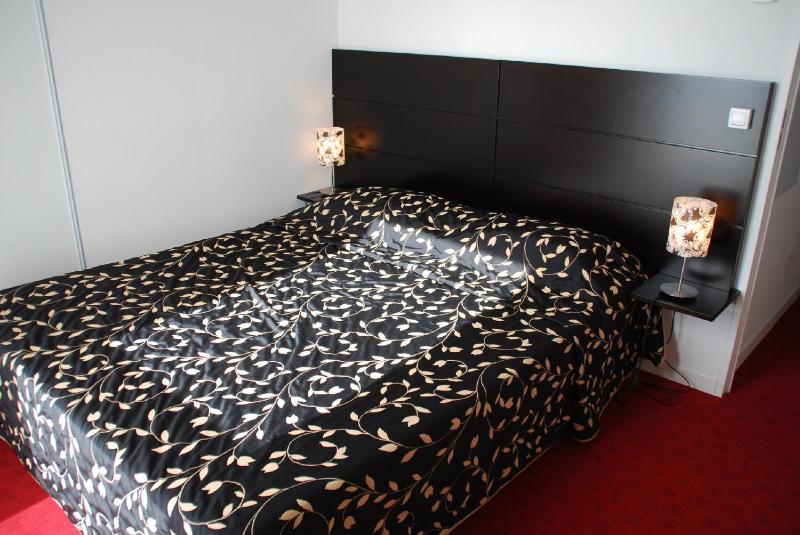 Two-Room Apartment image 2