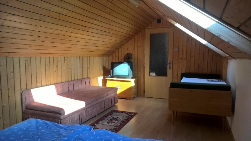 Triple Room with Shared Bathroom image 3