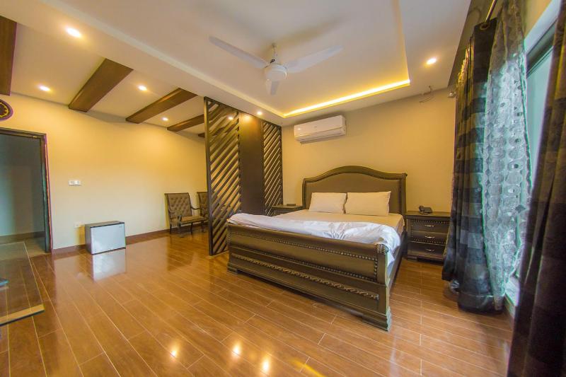 Deluxe Room image 3
