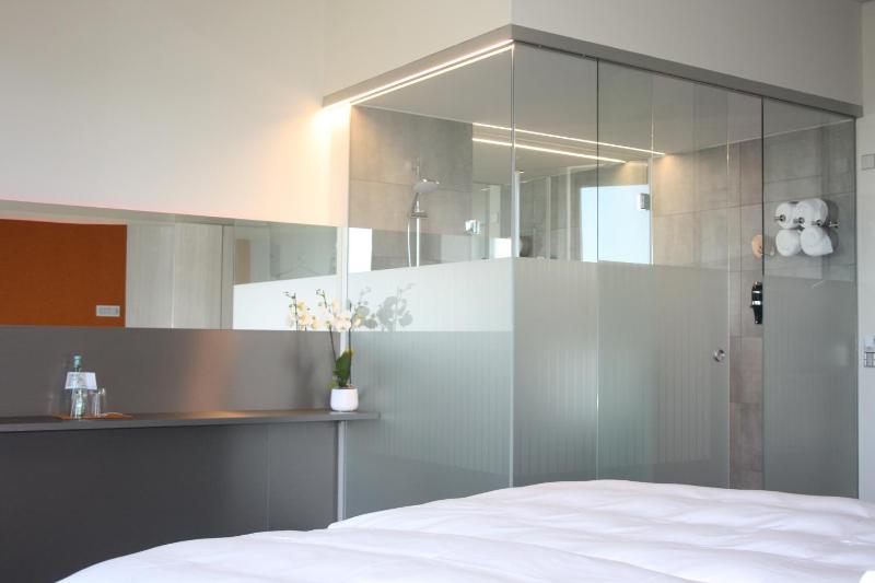 Double Room image 3