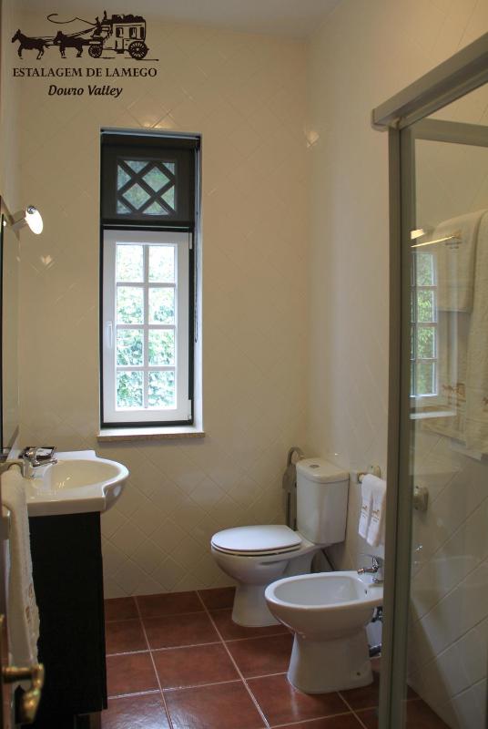 Twin Room image 2