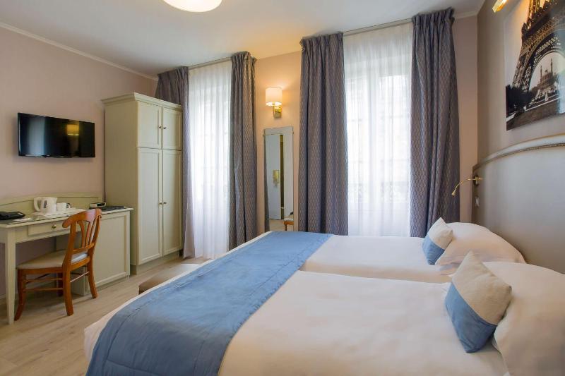 Double Room with Two Single Beds - For disabled guests image 1