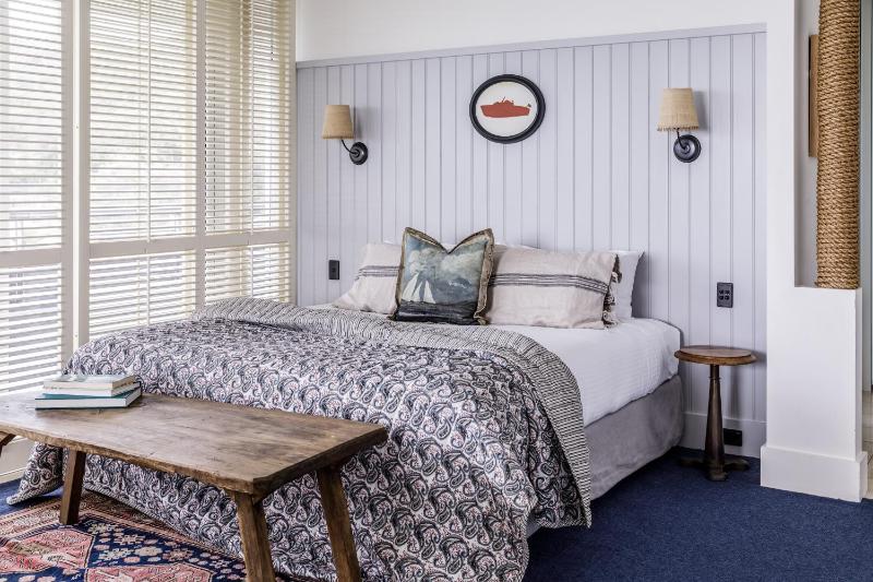 King Suite with Harbour View image 4