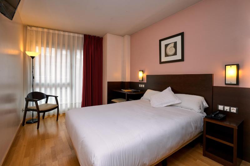 Budget Double Room 135cm image 3