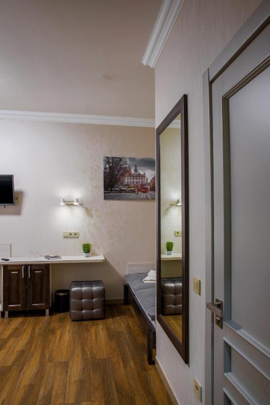 Mini Hotel Barvy Lvova on Hnatyuka St. - image 11