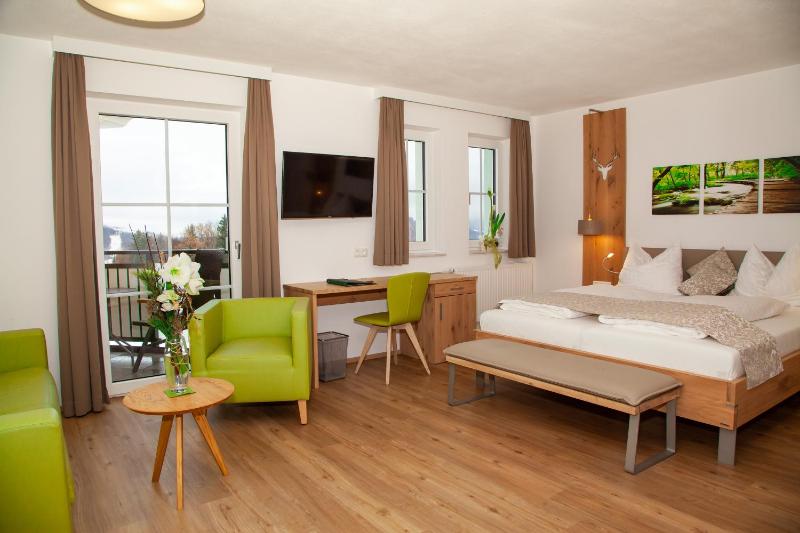 Deluxe Double Room with Balcony image 2