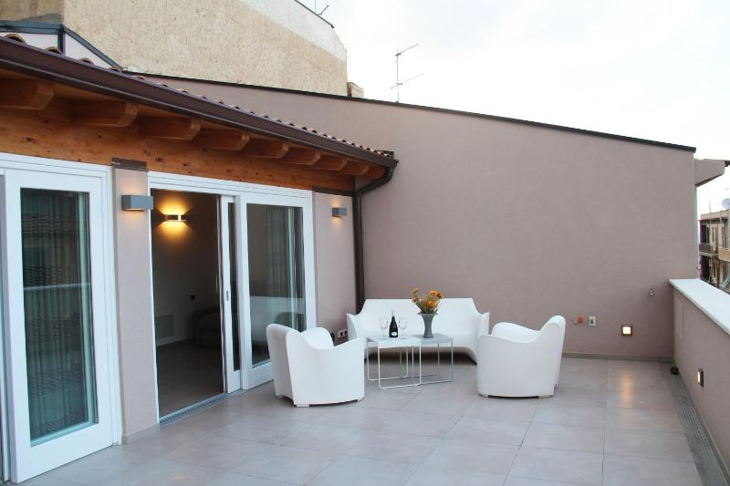 Mamiani Suite - image 10