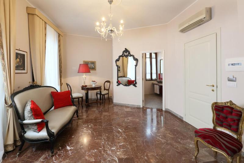 Porta Di Mezzo Luxury Suites & Rooms - image 44