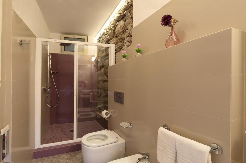 Porta Di Mezzo Luxury Suites & Rooms - image 43