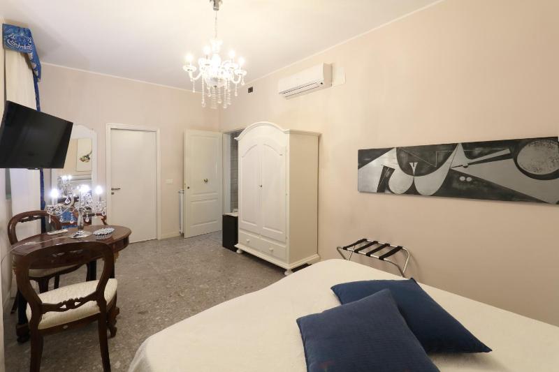 Porta Di Mezzo Luxury Suites & Rooms - image 41