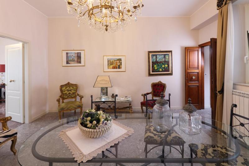 Porta Di Mezzo Luxury Suites & Rooms - image 6