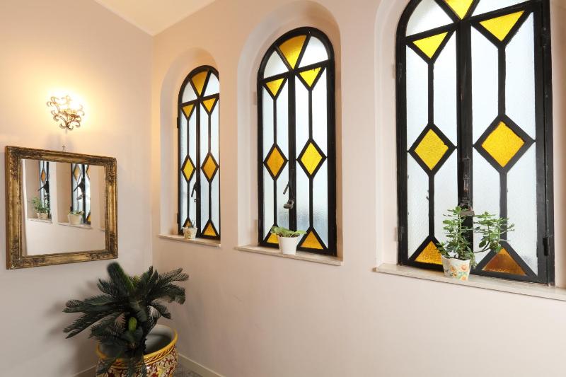 Porta Di Mezzo Luxury Suites & Rooms - image 46