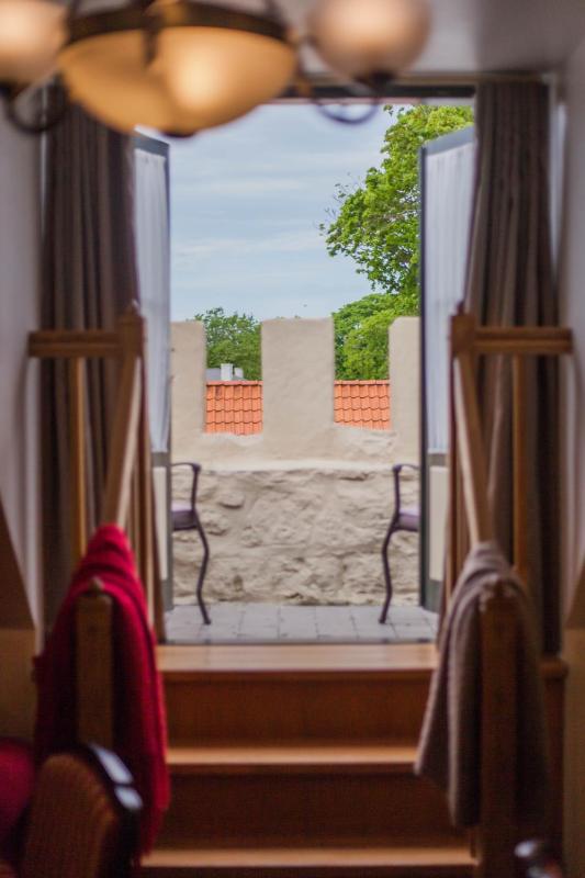 Historical Arensburg Suite image 4