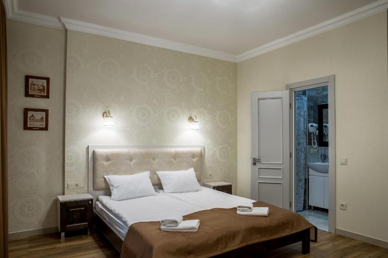Mini Hotel Barvy Lvova on Hnatyuka St. - image 9