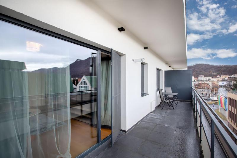6th floor apartment (Balcony with mountain view, A/C) image 3