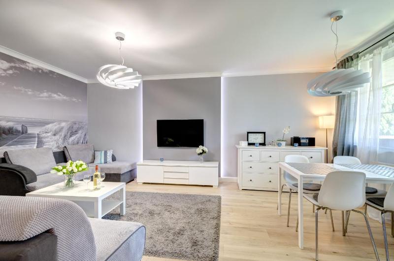 Apartments Karlikowska Sopot by Noclegi Renters - image 11