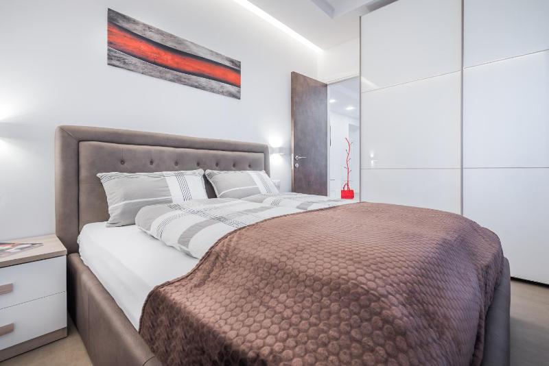 Superior Apartment image 3