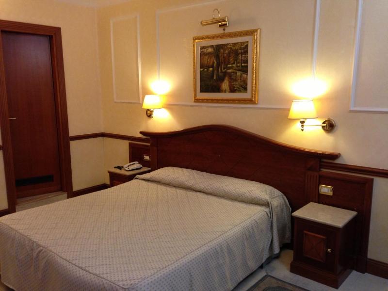 Classic Double or Twin Room image 3