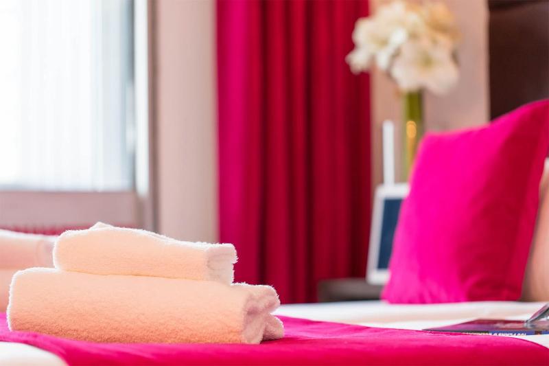 Superior Double/Twin Room image 4