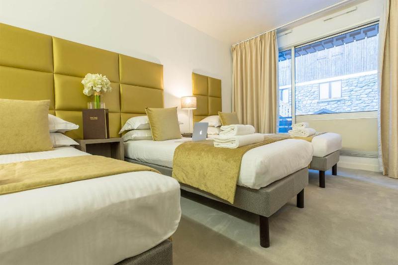 Superior Triple Room image 2