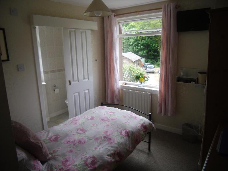 Single Room image 3