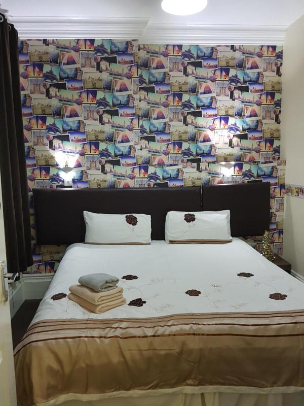 Double Room image 3