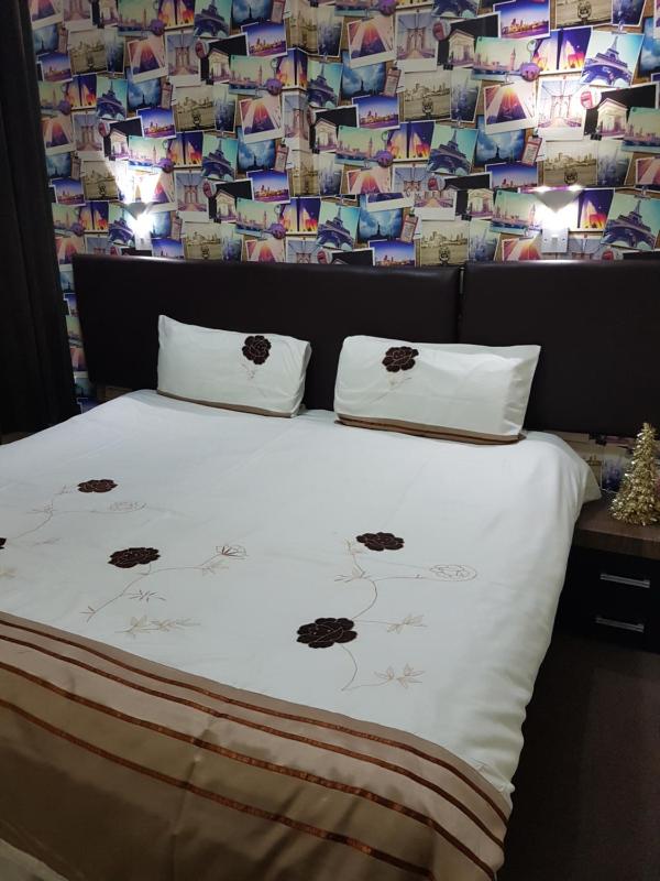 Portsmouth Budget Hotels - All rooms are EN-SUITE - image 9