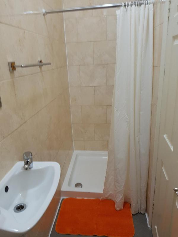Double Room image 4