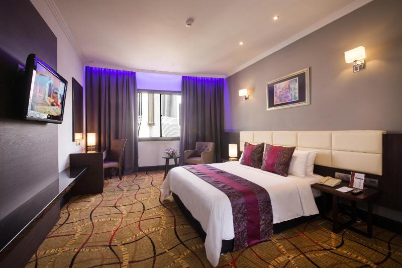 Deluxe Double or Twin Room image 1