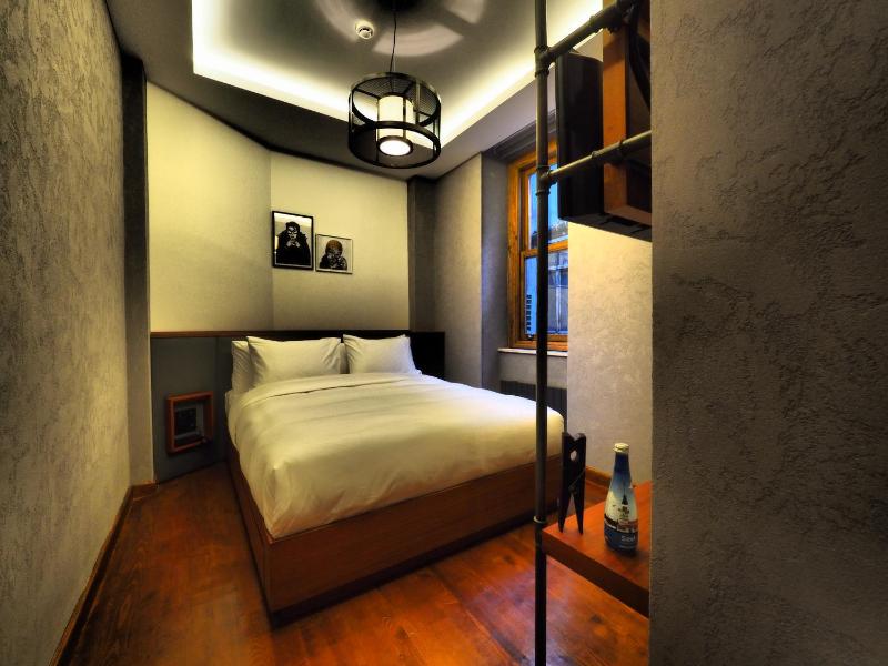 Standard Queen Room image 2