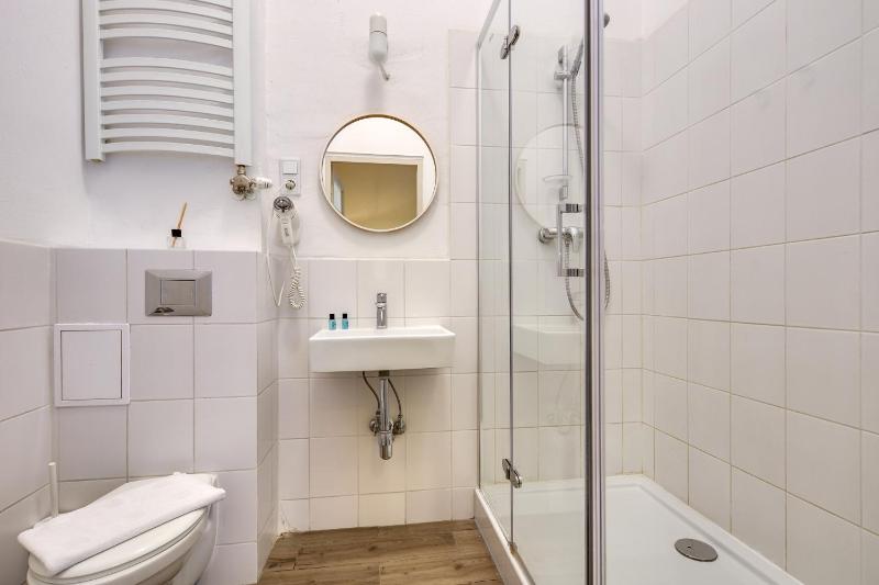 Double or Twin Room with Private Bathroom image 3