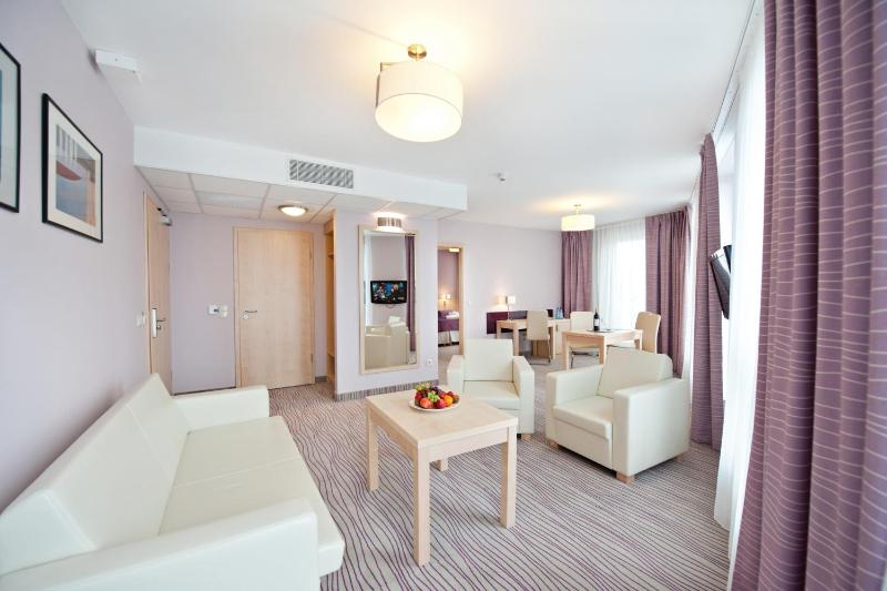One-Bedroom Apartment image 2