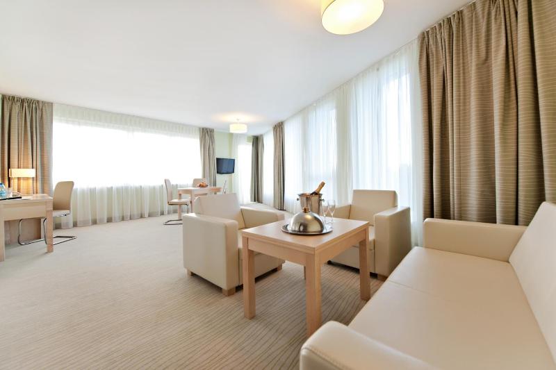 One-Bedroom Apartment image 3