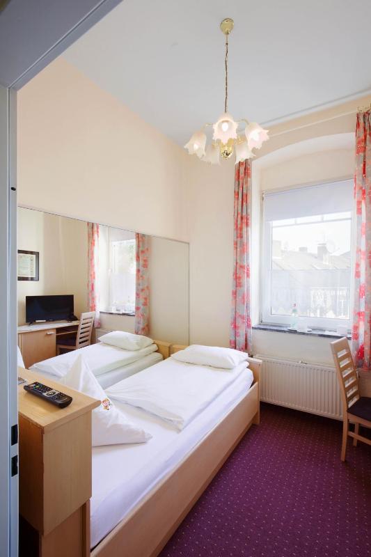 Economy Single Room image 3