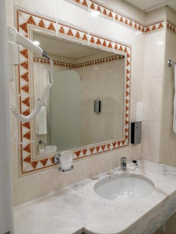 Double Room image 4