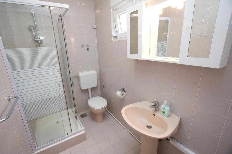Apartment Glavina with heated pool - image 3