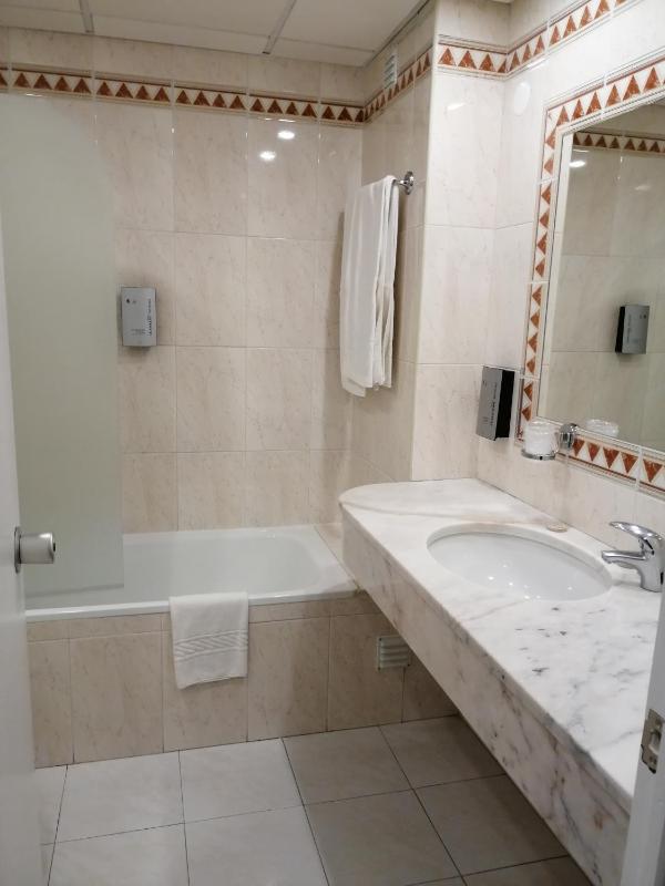 Double Room image 3