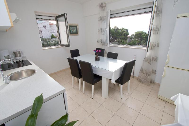 Apartment Glavina with heated pool - image 11