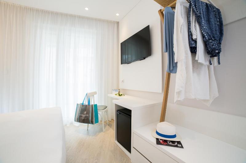 Deluxe Double or Twin Room image 2