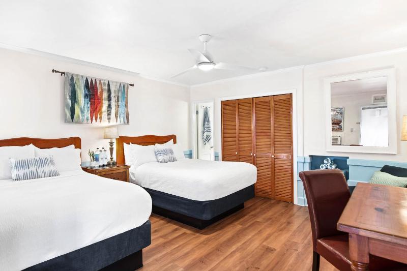 Classic Quadruple Room image 2