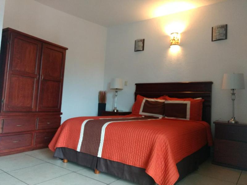 Queen Room image 2