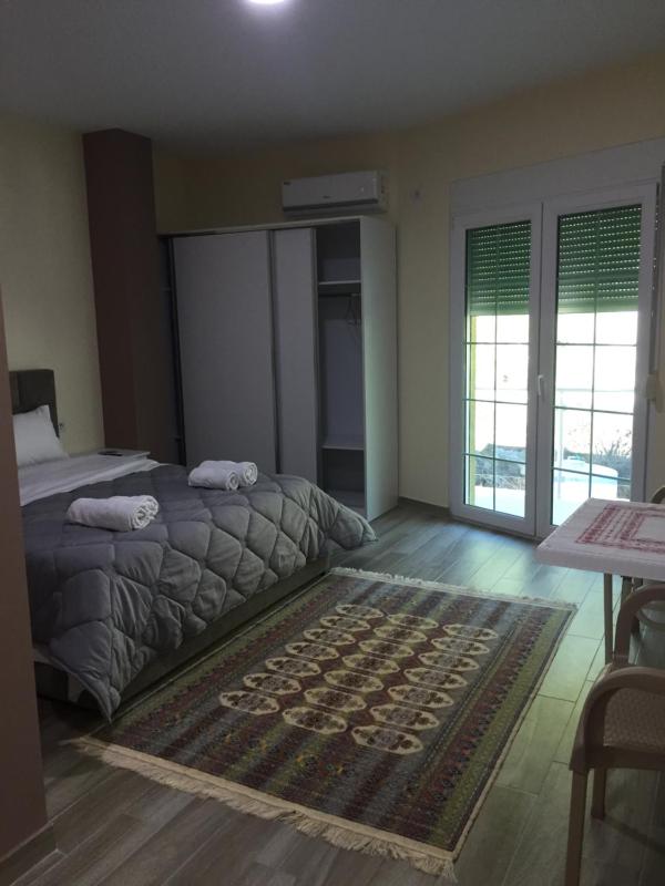 Double Room with Balcony image 2