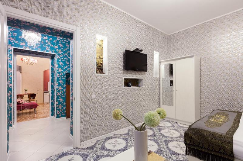 Apartments Leopolli near Opera House - image 7