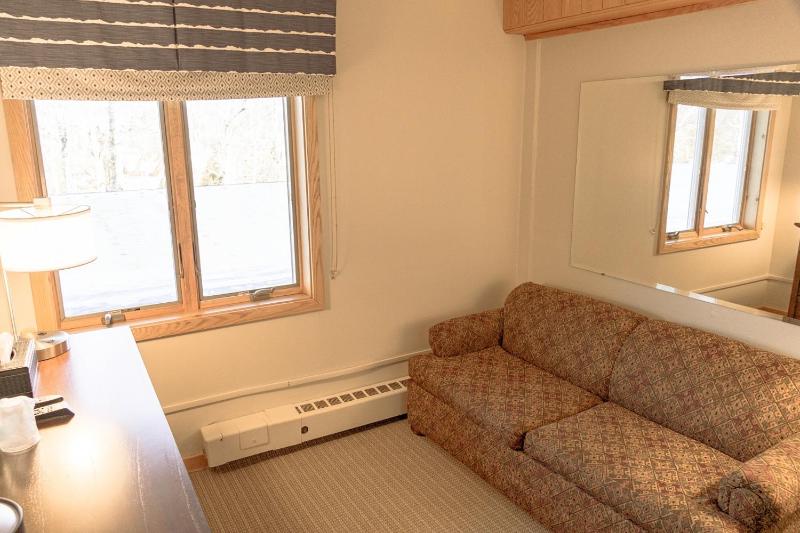 Queen Suite image 3