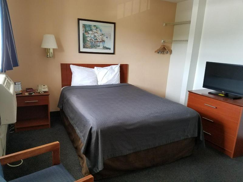 Deluxe Queen Suite - Non-Smoking image 2