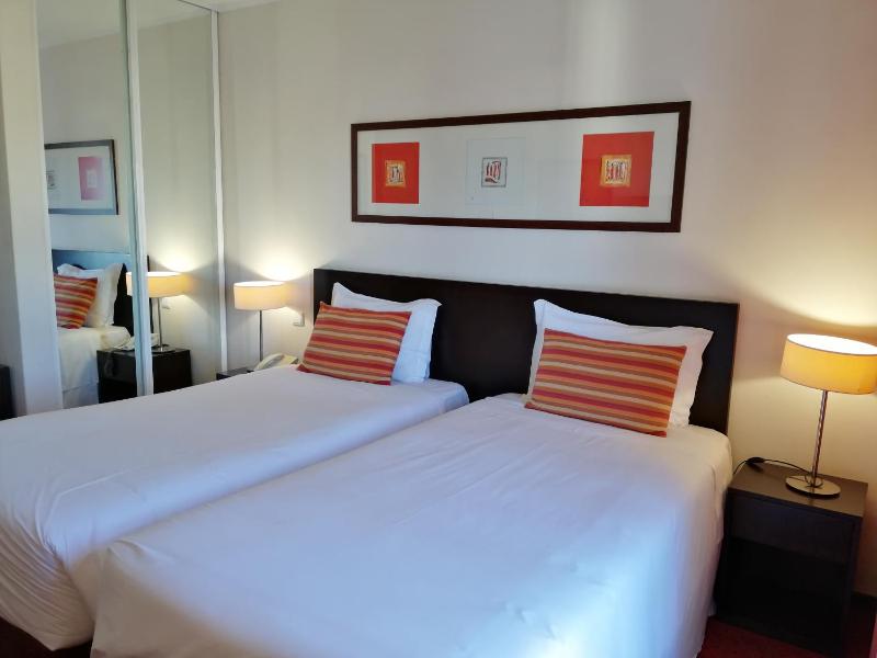 Twin Room image 3