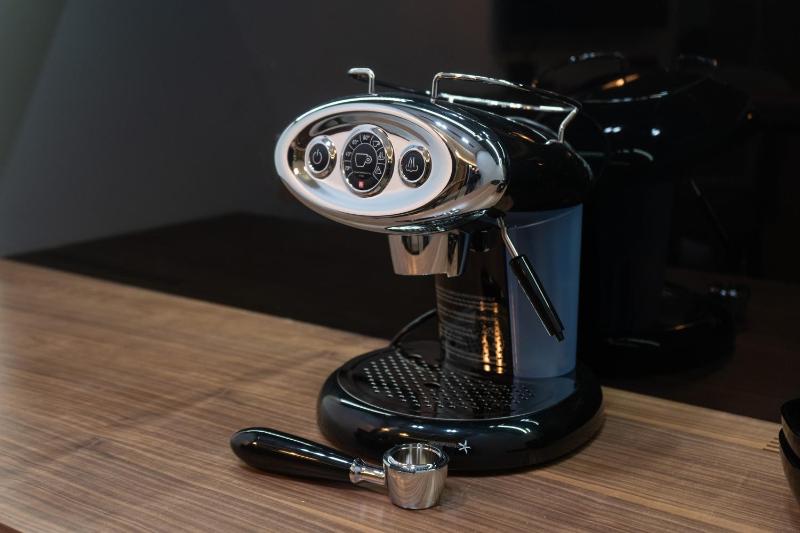 Superior King Room image 3